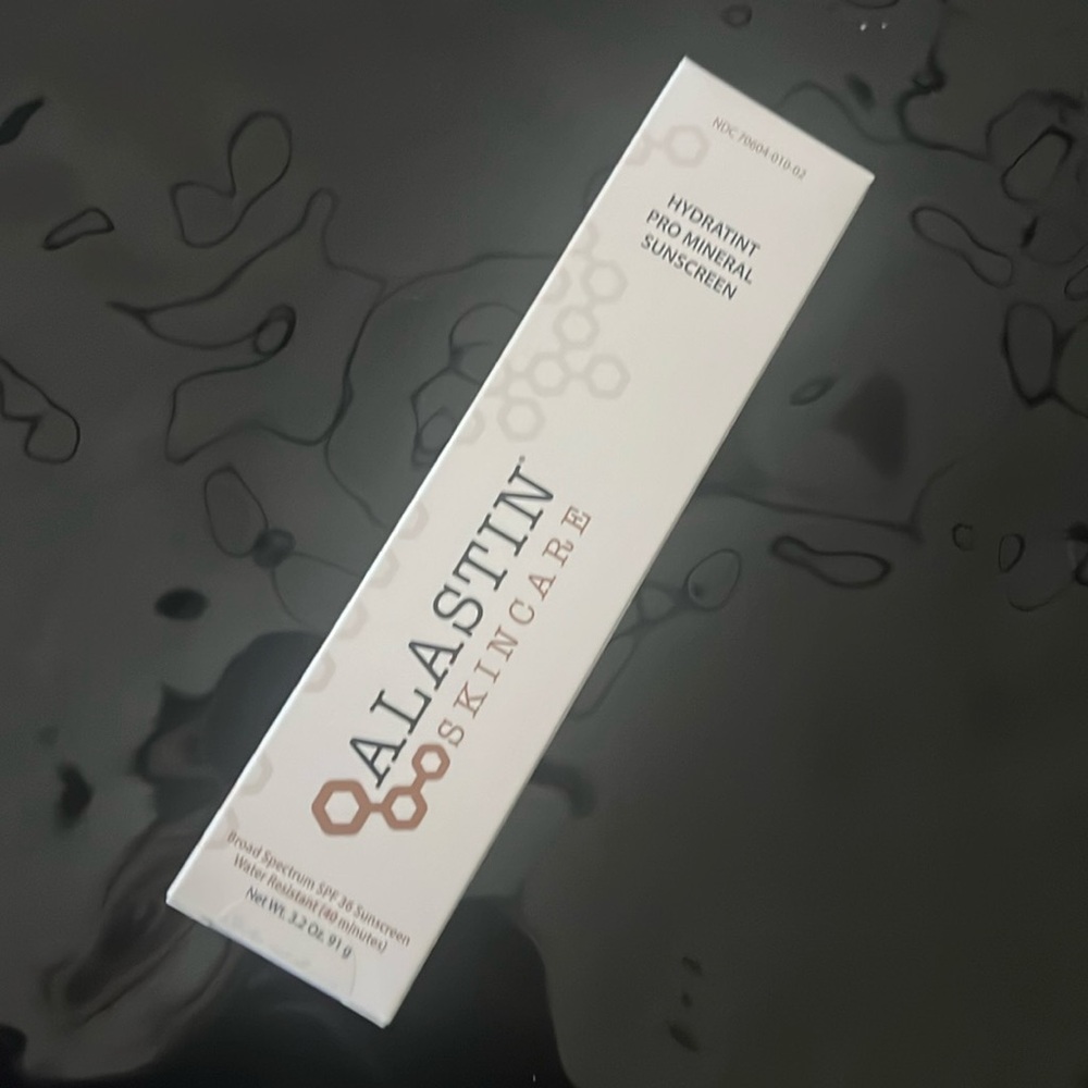 ALASTIN hydratint pro mineral sunscreen